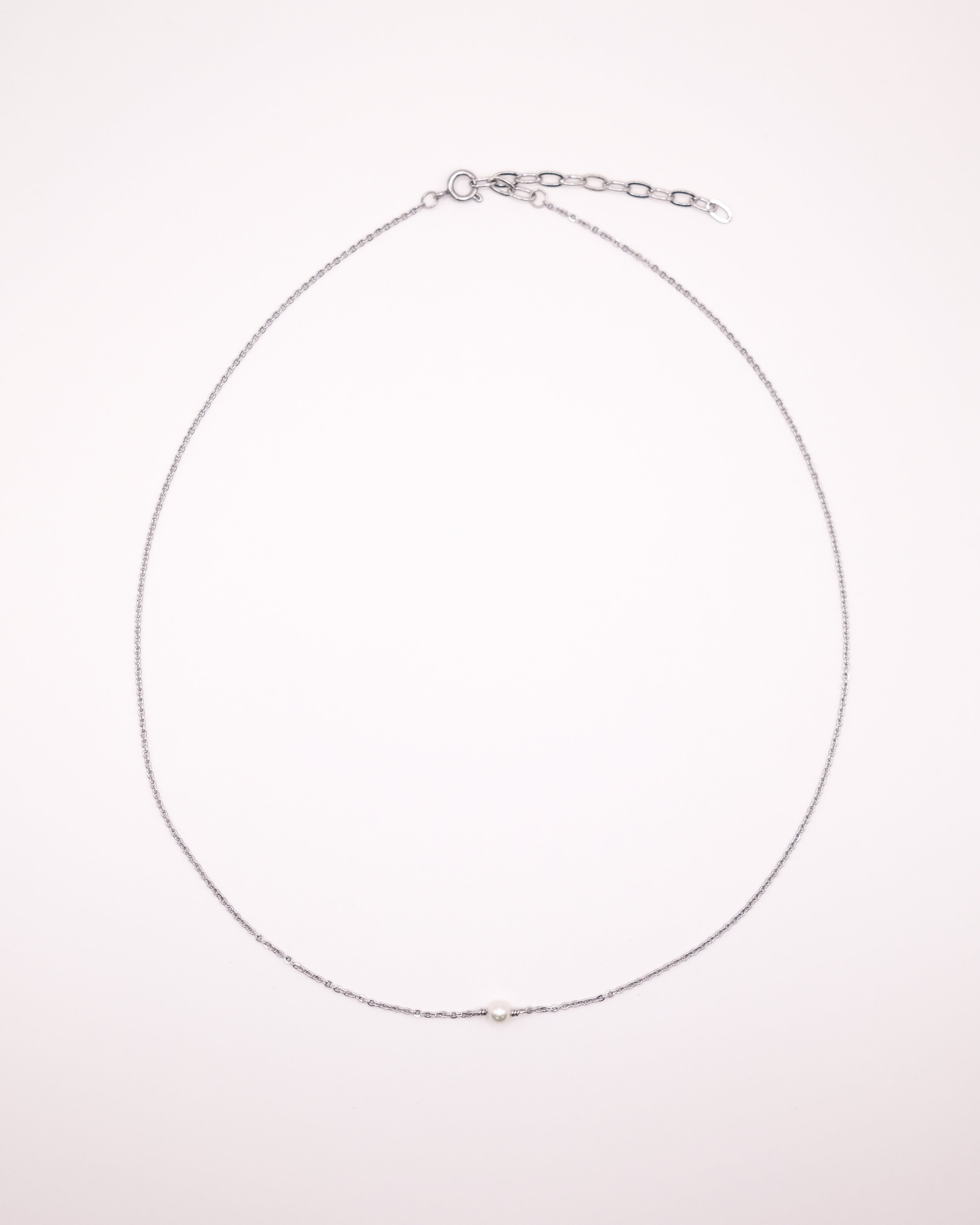 Collier Lisa ras de cou argenté avec chaîne fine et perle de culture