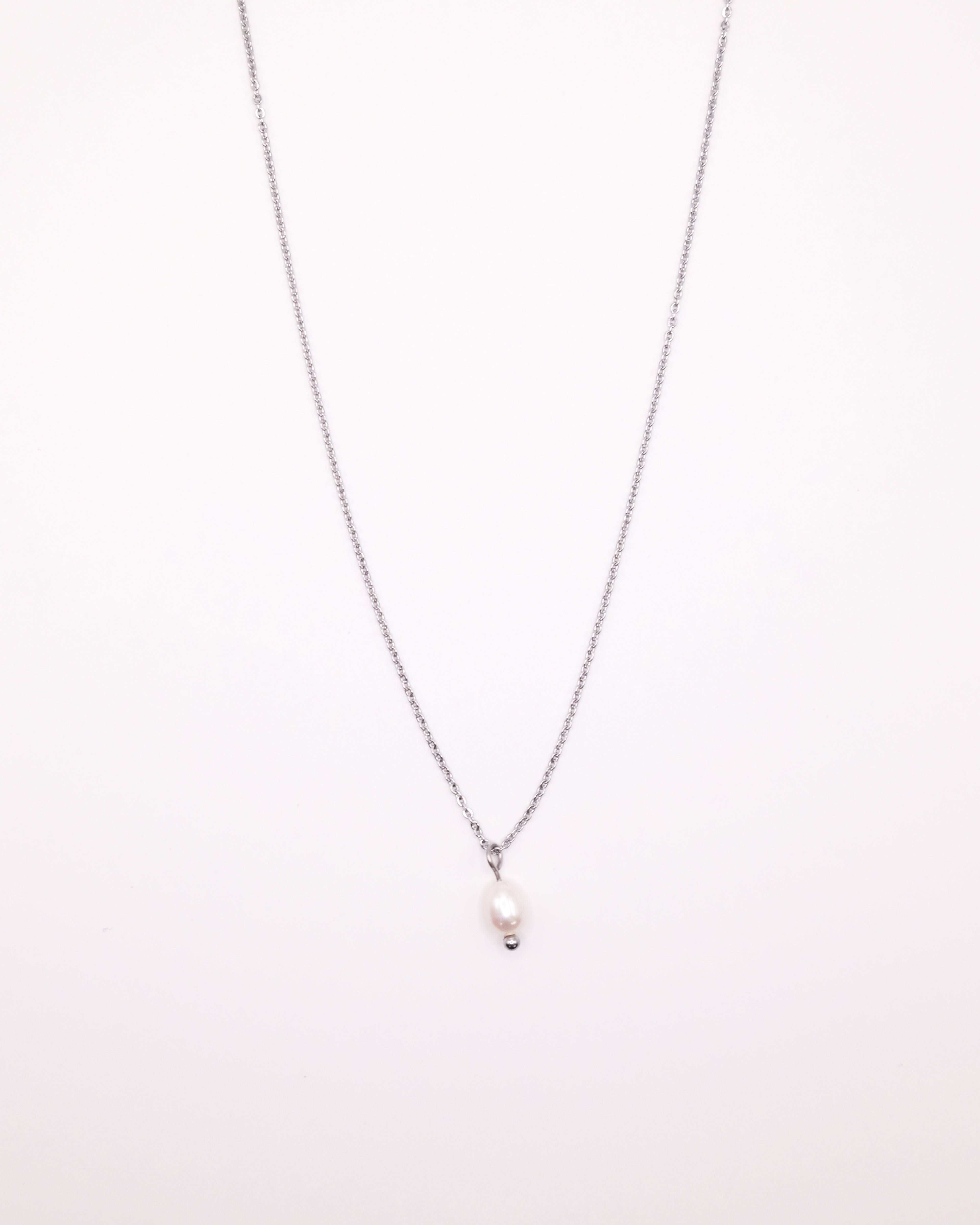 Collier Sylvia long argenté avec pendentif perle de culture