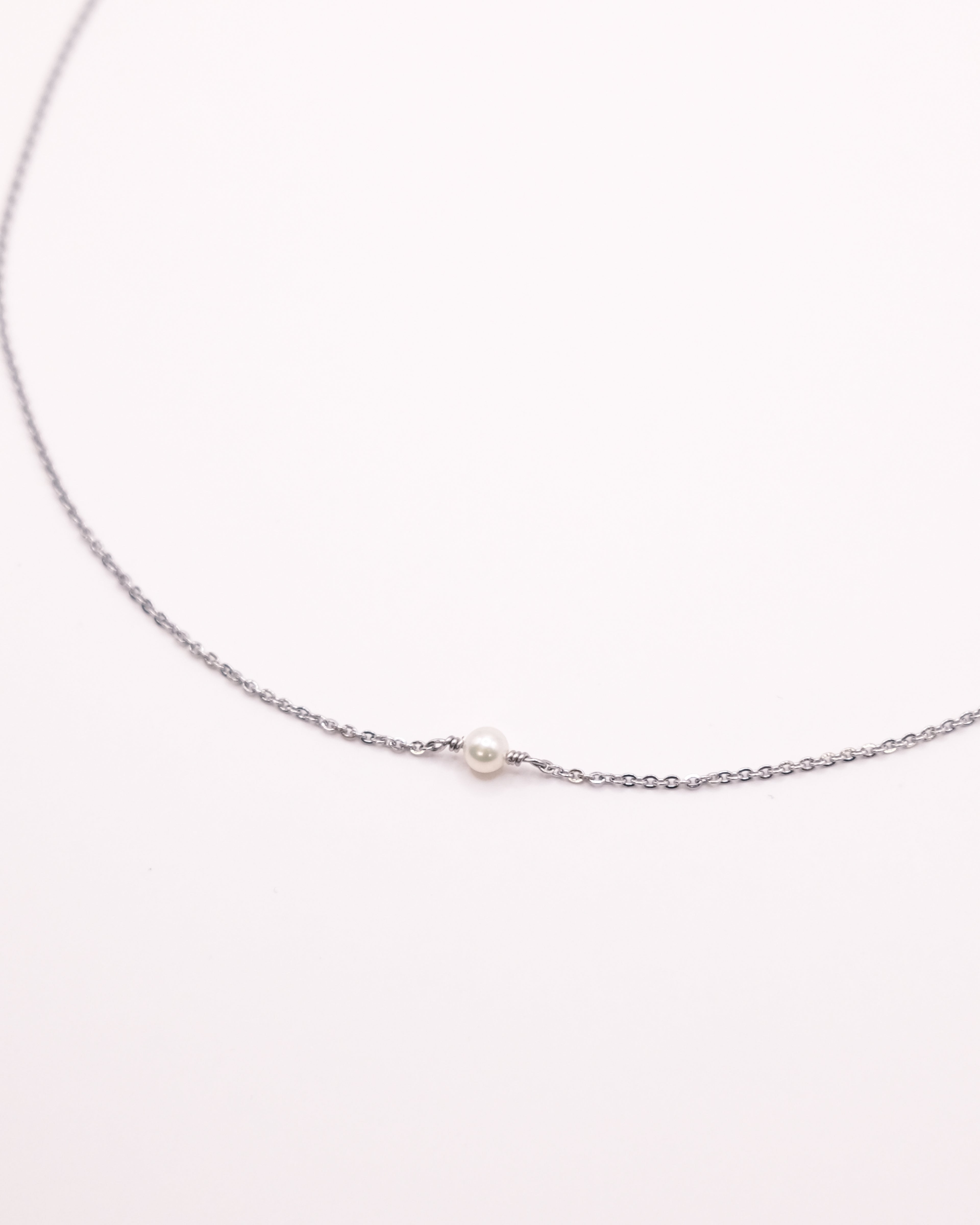 Collier Lisa ras de cou argenté avec chaîne fine et perle de culture
