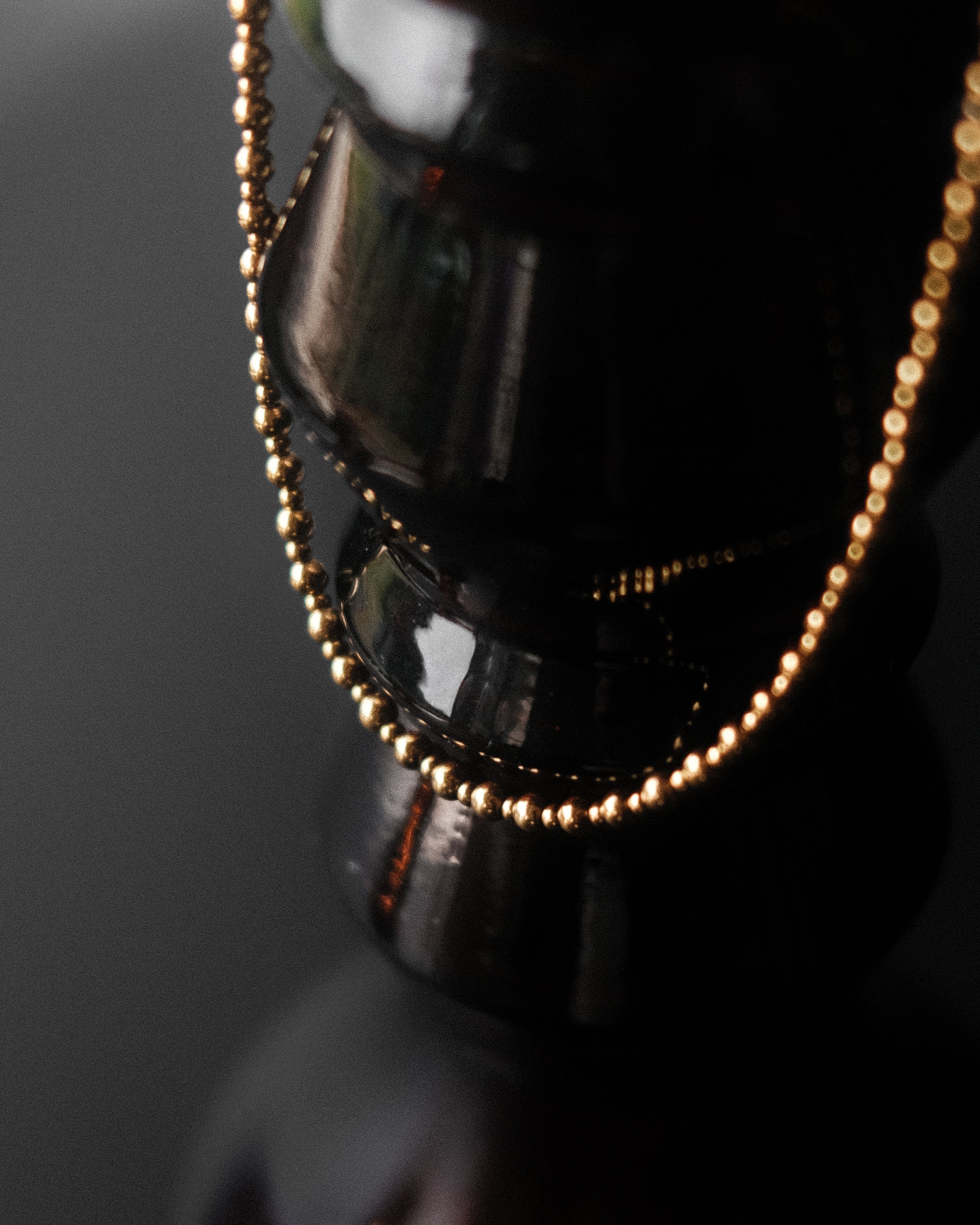 Collier Gigi ras de cou doré en perles irrégulières